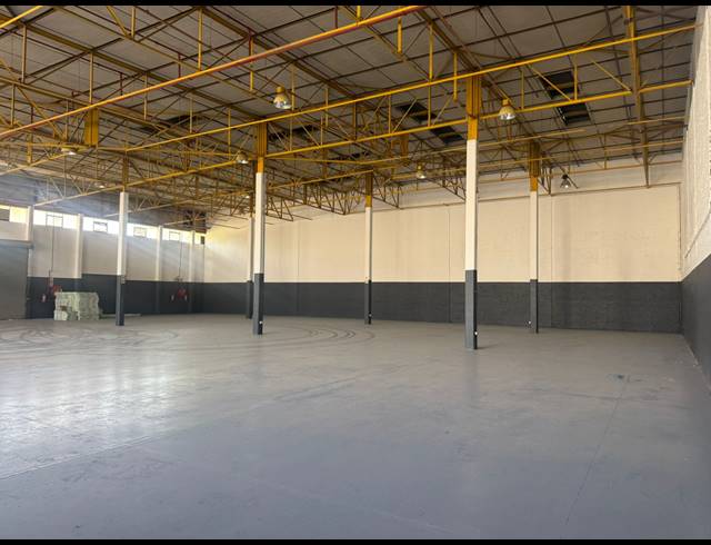 1,271M² WAREHOUSE TO LET IN HERMANSTAD